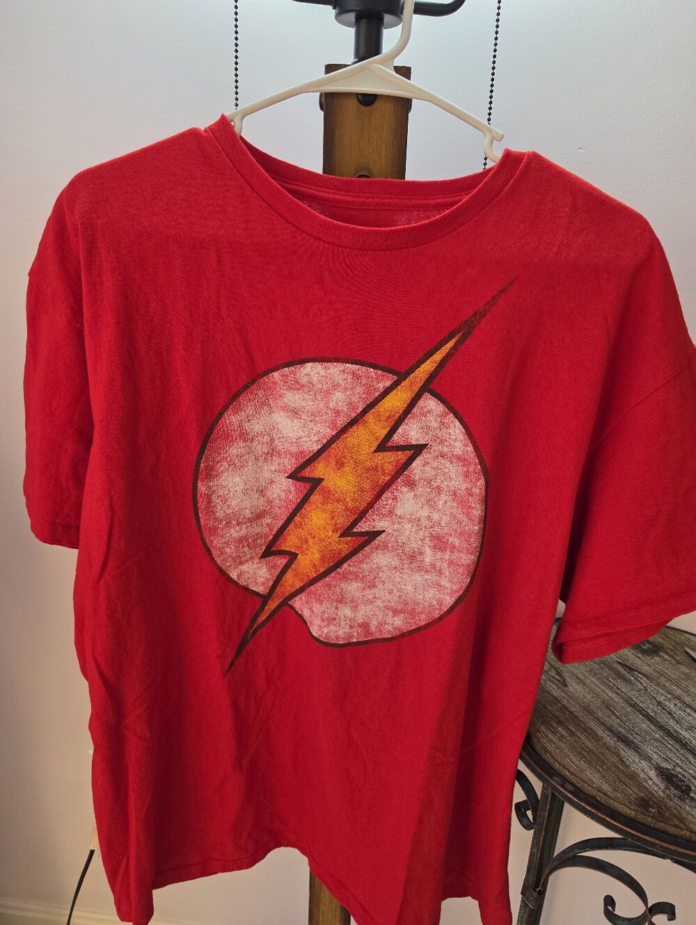 #2671, Men's DC Comics the flash graphic t-shirt red size XL great condition.